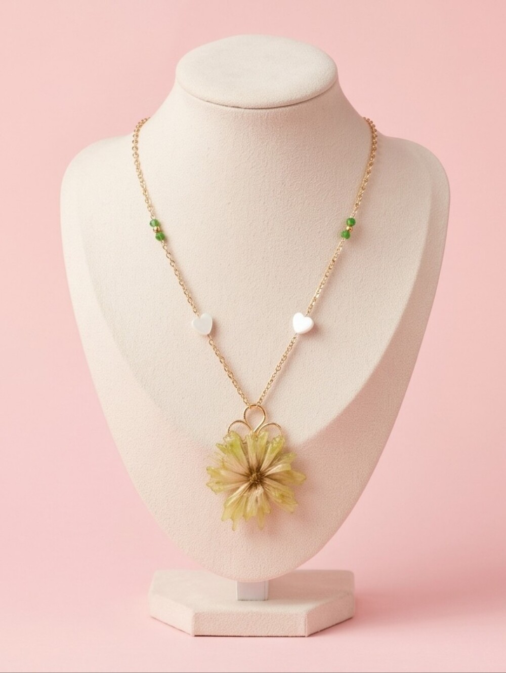 #539 HANDMADE NECKLACE HANDMADE HABDCRAFTED Dried Mum Flower Shell & glass Beads